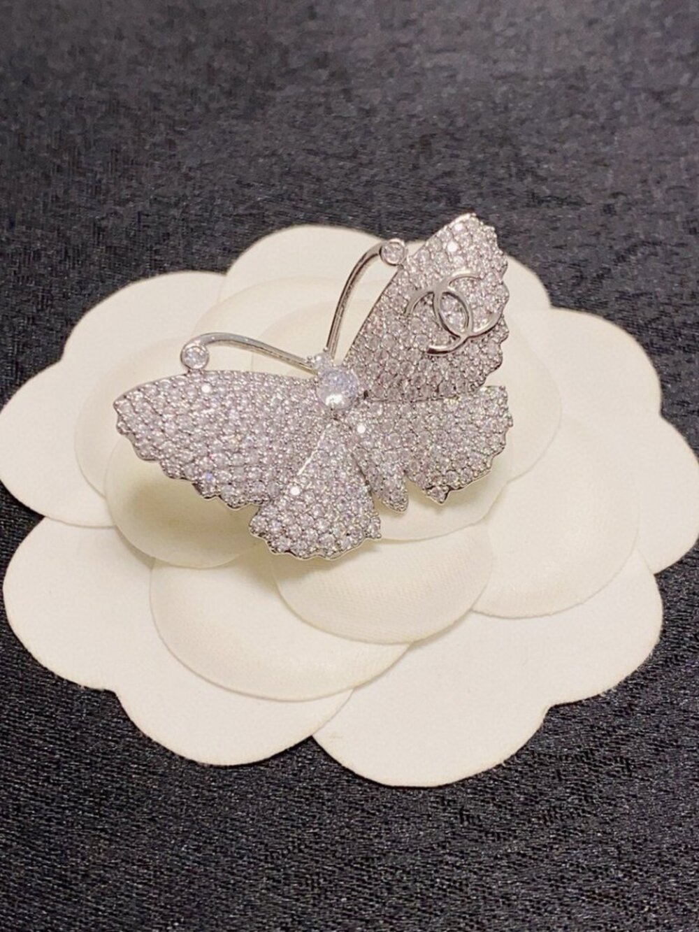 Chanel brooch - Picture 2 of 4